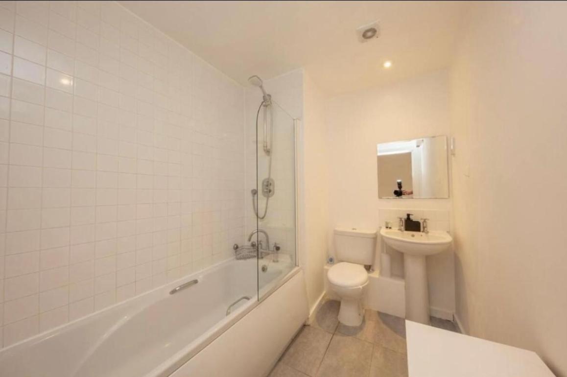 Novanest Salford Apartment Manchester Bagian luar foto